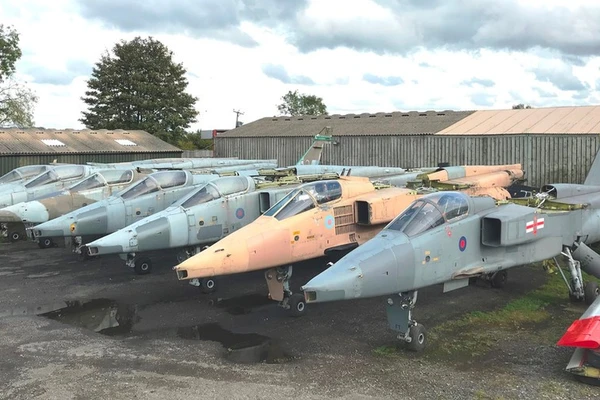 Hàng loạt chiến đấu cơ Jaguar được bổ sung cho phi đội