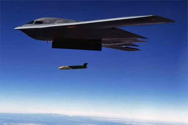 Báo Nga: Tên lửa tàng hình AGM-158 JASSM đang bị hệ thống phòng không Iran bắn hạ