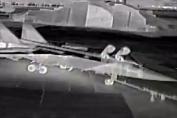 MiG-31 với đầy đủ đạn dược bị phá hủy sau cuộc tấn công của UAV