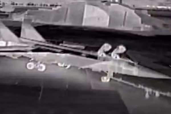 MiG-31 với đầy đủ đạn dược bị phá hủy sau cuộc tấn công của UAV