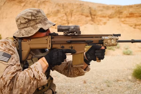 Kỷ nguyên súng trường tấn công module độc đáo FN SCAR chính thức khép lại