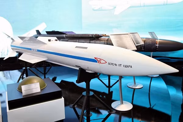 Nga sẽ bán hàng trăm tên lửa tầm siêu xa R-37M cho đồng minh đặc biệt?