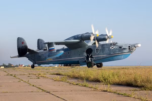 Quân đội Ukraine bắn hạ cùng lúc 2 máy bay chống ngầm Be-12 tại Crimea