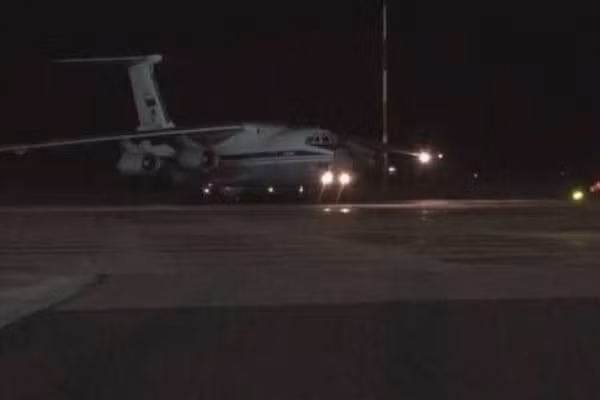 Máy bay Il-76 âm thầm chở vũ khí tới Caracas?