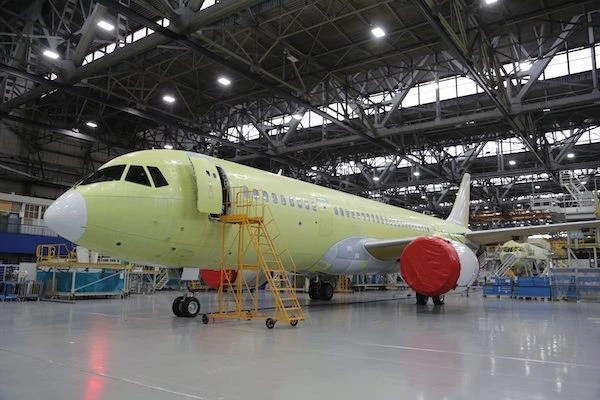 Thiết bị mới của Nga được đưa vào cơ sở sản xuất máy bay MS-21 và Superjet