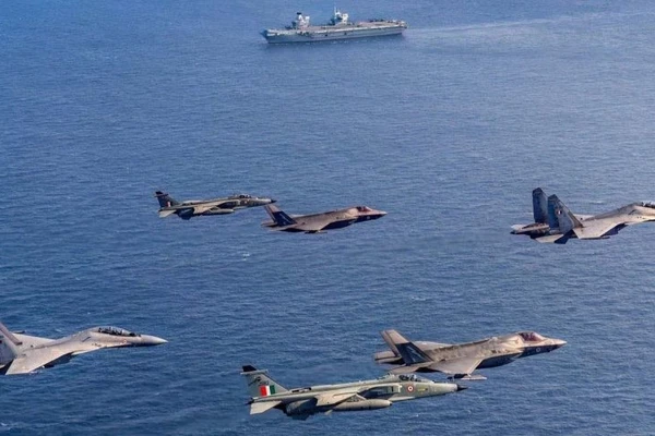 F-35 đã gặp Su-30 trong tình huống đối kháng