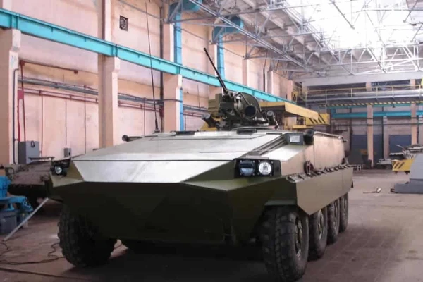 Thiết giáp 'vô lý' nhất của Ukraine là xe chiến đấu bộ binh bánh lốp K-64