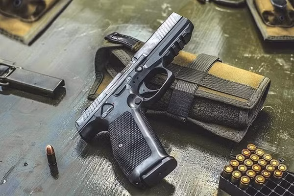 Kalashnikov đã hoàn thành hợp đồng cung cấp súng ngắn Lebedev