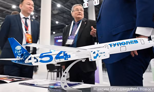 Máy bay Tu-454 thế hệ mới của Nga lần đầu tiên được trưng bày tại Kazan