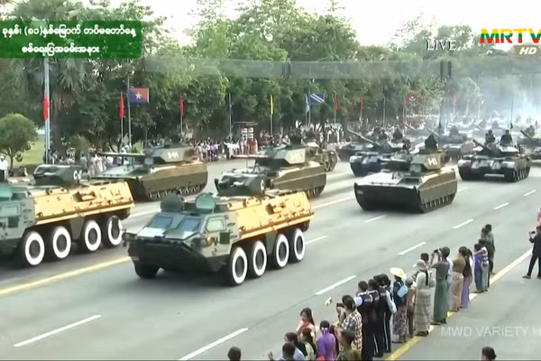 Myanmar bất ngờ giới thiệu xe bọc thép BTR-4 do chính nước này sản xuất