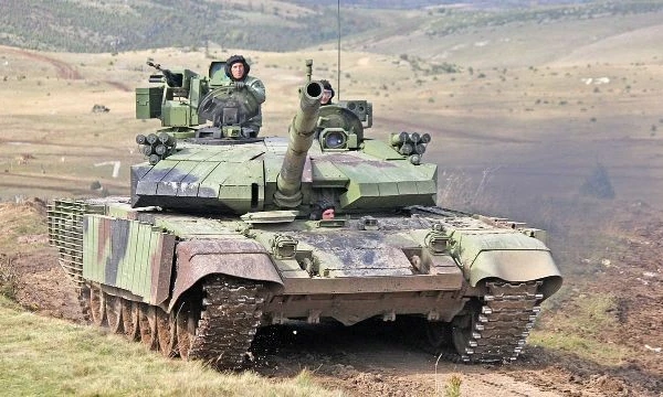 Hàng chục xe tăng M-84 đang trên đường tới tham chiến