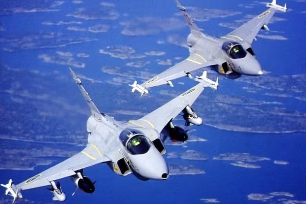 Chạm trán đầu tiên giữa Hungary và Nga khi JAS 39 chặn MiG-31