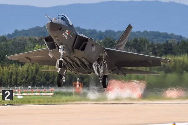 Hé lộ mức giá: Tiêm kích KF-21 Hàn Quốc sẽ soán ngôi F-35?