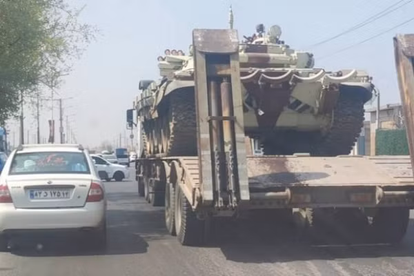Iran đang điều động xe tăng ra bờ biển sẵn sàng đánh bại cuộc đổ bộ của Mỹ