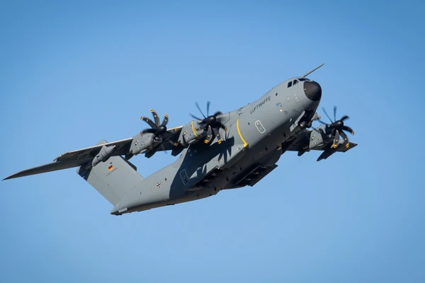 Airbus có kế hoạch biến A400M thành 'mẫu hạm UAV'