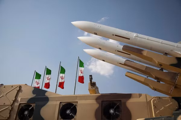 Mỹ quyết xóa sổ ngành công nghiệp tên lửa và hải quân của Iran