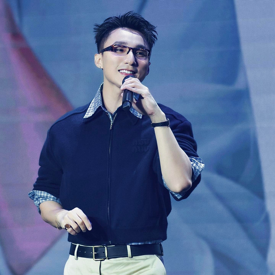 Sơn Tùng ủng hộ 1,6 tỷ đồng ủng hộ đồng bào bị ảnh hưởng bởi bão lũ. son-tung-2.jpg