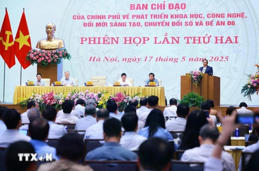 Thủ tướng Phạm Minh Chính phát biểu khai mạc Phiên họp thứ hai của Ban Chỉ đạo về phát triển khoa học, công nghệ, đổi mới sáng tạo, chuyển đổi số và Đề án 06. (Ảnh: Dương Giang/TTXVN).