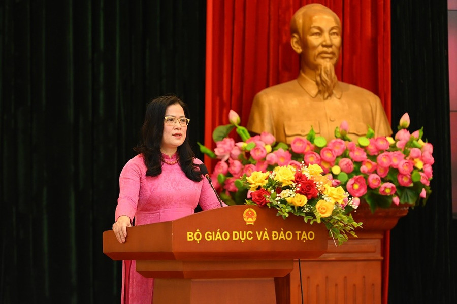 Thứ trưởng Bộ Giáo dục và Đào tạo Nguyễn Thị Kim Chi phát biểu tại buổi lễ. 2-gdtd.jpg