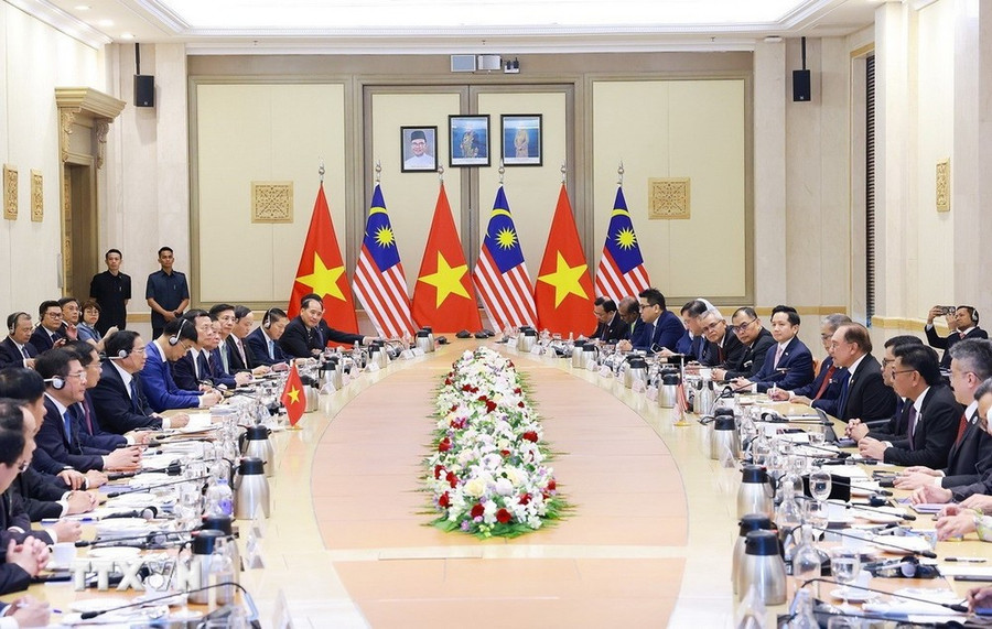 Thủ tướng Phạm Minh Chính hội đàm với Thủ tướng Malaysia Anwar Ibrahim. (Ảnh: Dương Giang/TTXVN). 8f362840-a953-4f77-87f8-060a6ecfb3d4.jpg