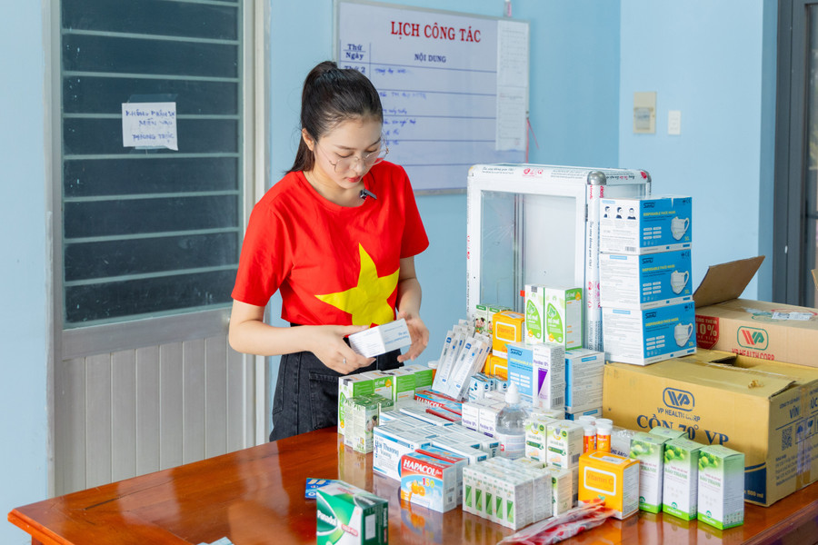 kieu-duy-trao-tu-thuoc-o-xa-tan-hung-2.jpg