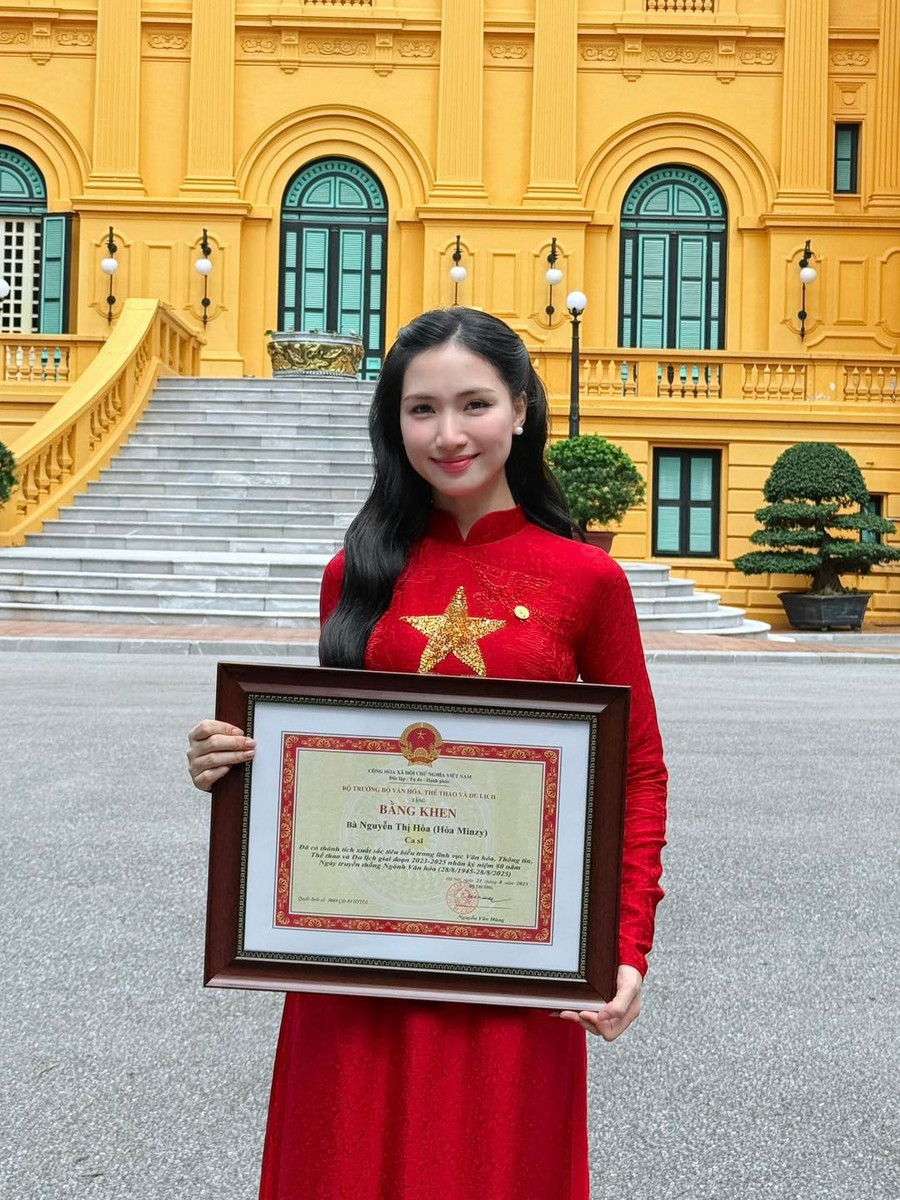Hòa Minzy liên tục đạt nhiều thành tích và khen thưởng quan trọng. hoa-minzy-2.jpg