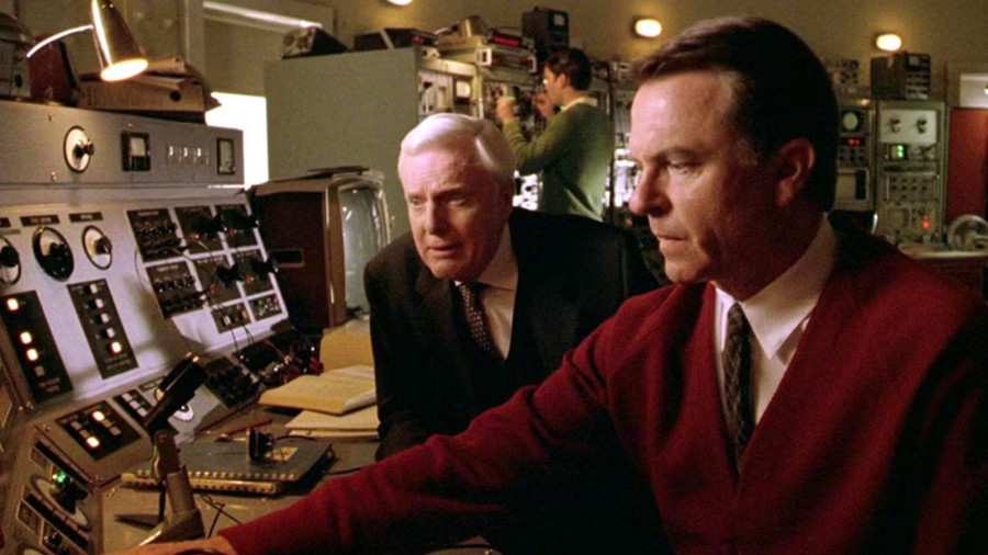 Diễn viên Sam Neill trong phim The Dish - Đài thiên văn (2000). the-dish-2000.jpg