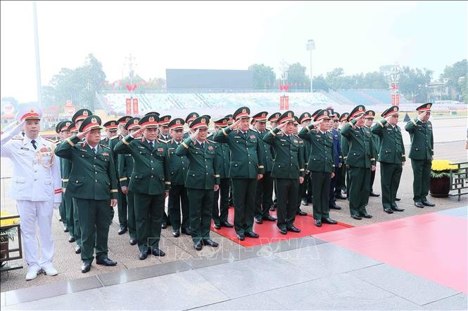 Đoàn đại biểu Quân ủy Trung ương - Bộ Quốc phòng tưởng niệm Chủ tịch Hồ Chí Minh. Ảnh: An Đăng/TTXVN chu-tich-ho-chi-minh-5.jpg