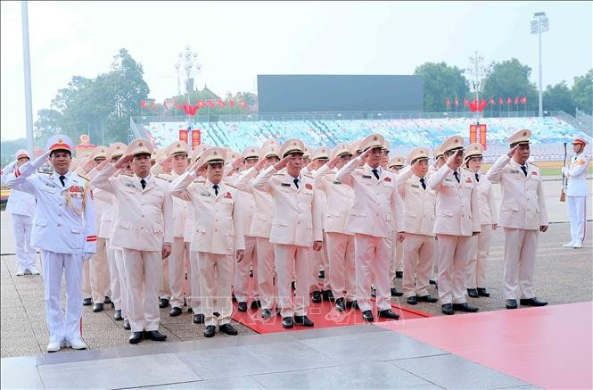 chu-tich-ho-chi-minh-8.jpg