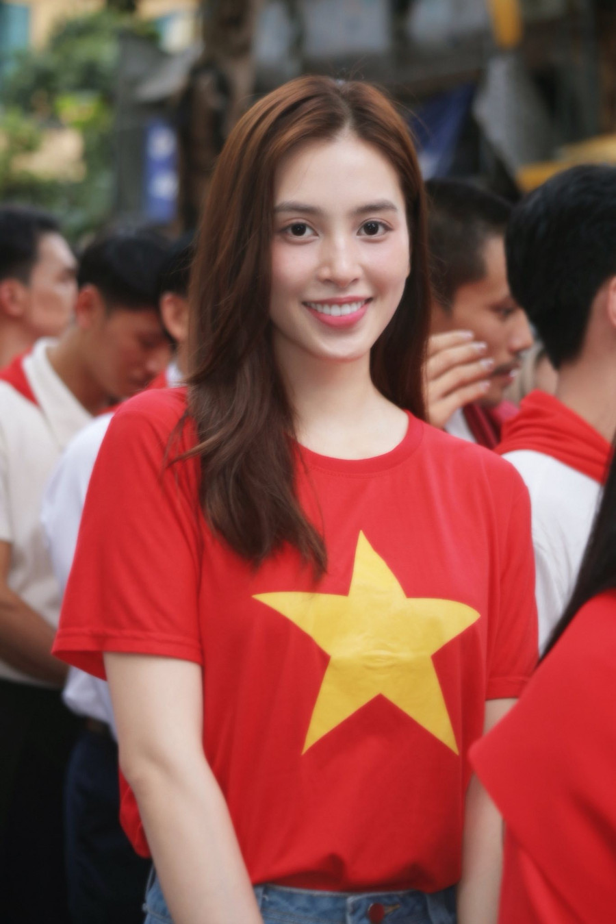 Hoa hậu Tiểu Vy lan tỏa yêu thương đến đồng bào vùng lũ miền Trung. tieu-vy.jpg