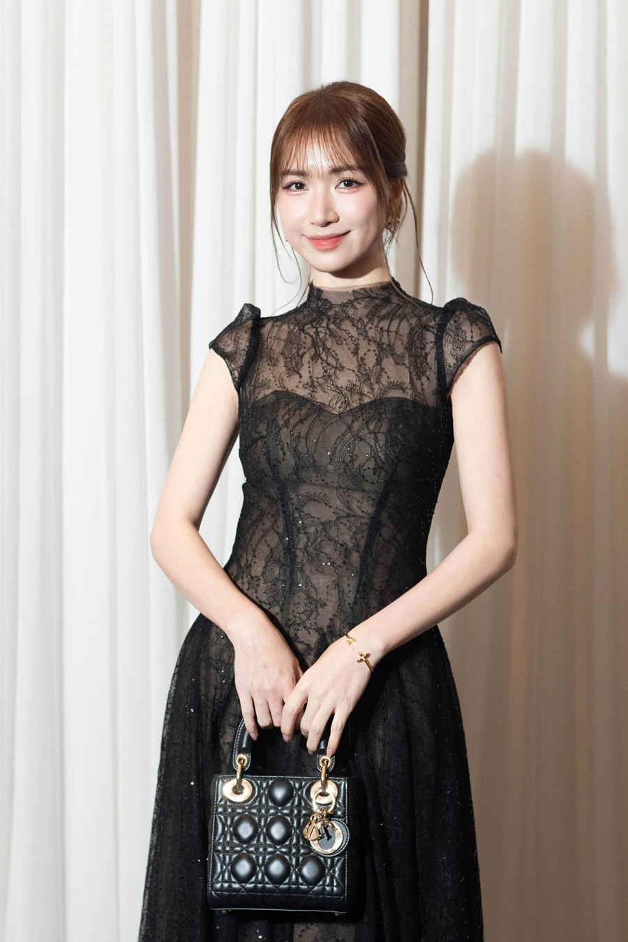 Hòa Minzy tiết lộ về việc làm đám cưới và hé lộ dàn khách mời. hoa-minzy-1.jpg