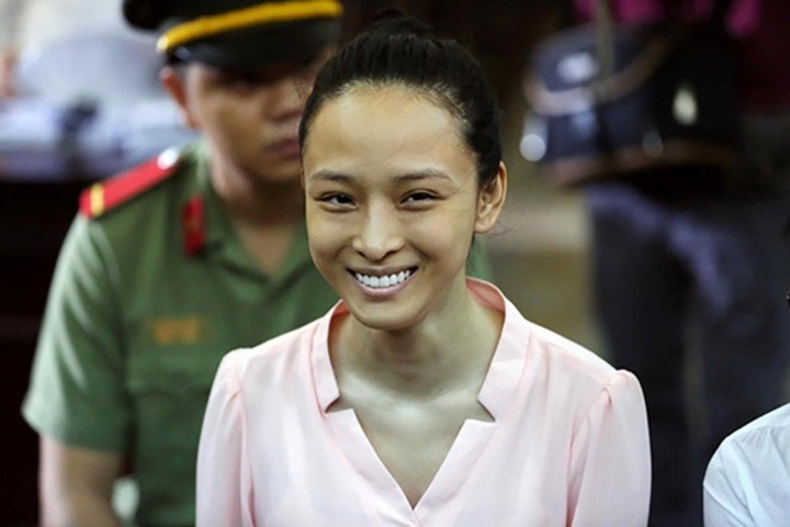 Hoa hậu Trương Hồ Phương Nga tại tòa. thuy-tien-2.jpg