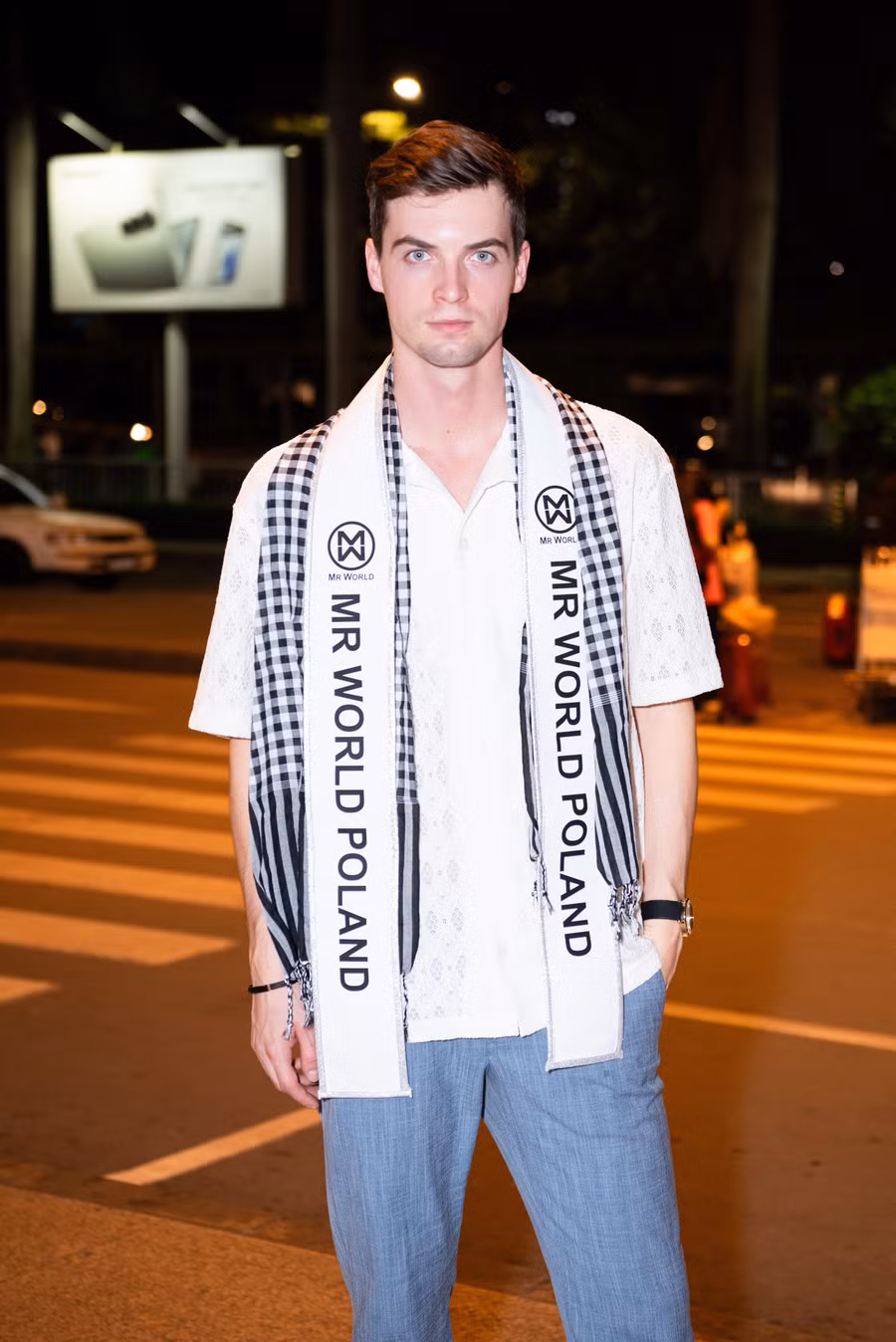 mr-world-ba-lan.jpg