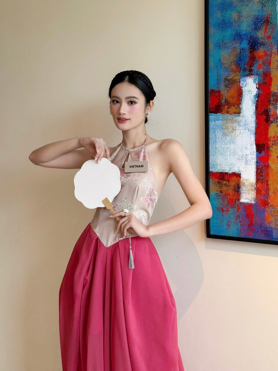 Ý Nhi thu hút sự chú ý với phong cách thời trang ấn tượng. 8fe3b00c-dfde-4e85-9372-04f8074af6b8.jpg