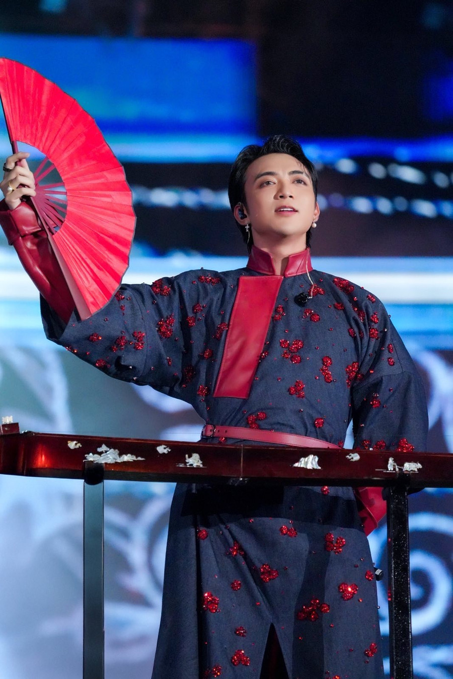 SOOBIN kêu gọi mọi người cùng chung tay giúp đỡ người dân chịu ảnh hưởng của bão Kajiki. soobin-1.jpg