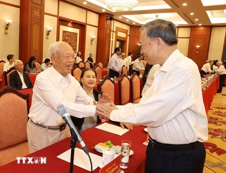 Bộ Chính trị 02.jpg