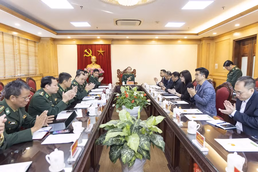 Quang cảnh buổi làm việc. Ảnh: Quang Vinh