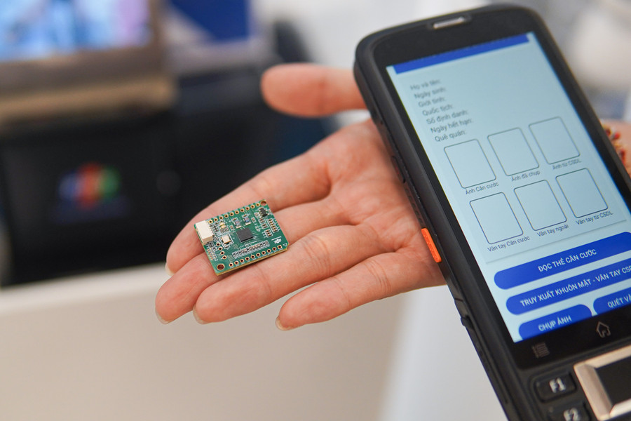 chip-ban-dan-san-pham-cong-nghe-tai-trien-lam-doi-moi-sang-tao-viie-2025-thang-102025-anh-luu-quy.jpg