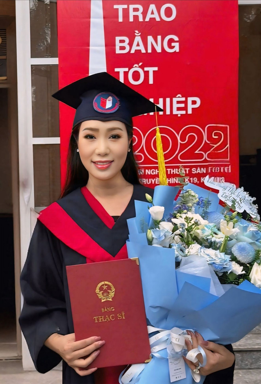 NSƯT Trịnh Kim Chi nhận bằng thạc sĩ ở tuổi U60. trinh-kim-chi-2.jpg
