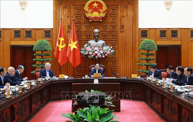 Thủ tướng Phạm Minh Chính chủ trì cuộc họp với các bộ, ngành để tháo gỡ khó khăn, vướng mắc các dự án tồn đọng. Ảnh: Dương Giang/TTXVN