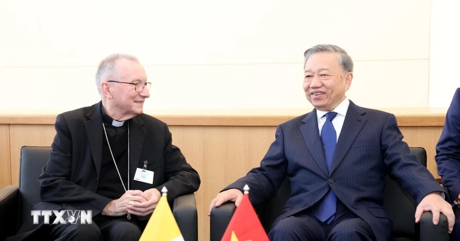 Tổng Bí thư, Chủ tịch nước Tô Lâm gặp Thủ tướng Tòa thánh Vatican, Hồng y Pietro Parolin. (Ảnh: Lâm Khánh/TTXVN)