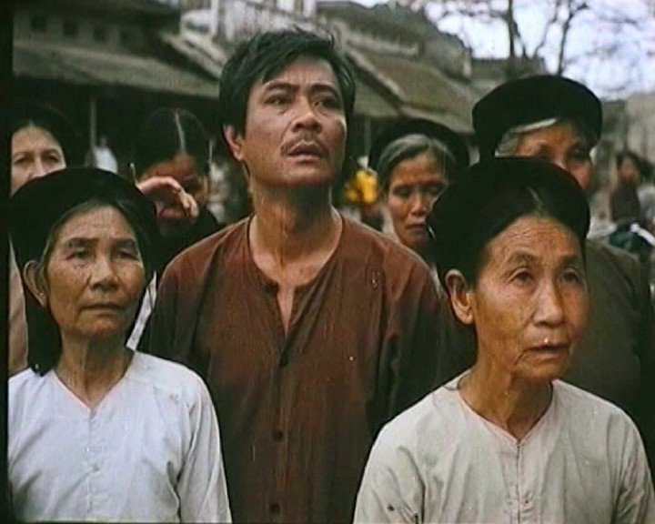 Hình ảnh ông Bạch Vân tiễn biệt con ra chiến trường. cay-bach-dan-2.jpg