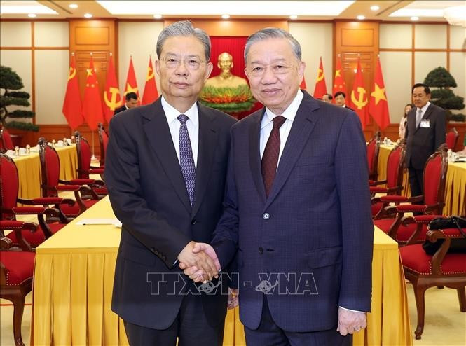 Tổng Bí thư Tô Lâm và Ủy viên trưởng Nhân đại toàn quốc Trung Quốc Triệu Lạc Tế. Ảnh: Thống Nhất/TTXVN.