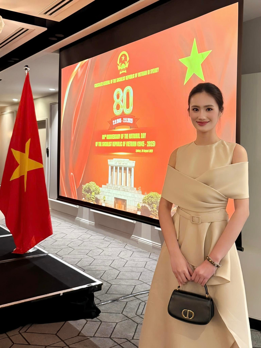 Hoa hậu Ý Nhi tham gia lễ kỷ niệm 80 năm Quốc khánh nước Cộng hòa xã hội chủ nghĩa Việt Nam tại Sydney. y-nhi.jpg