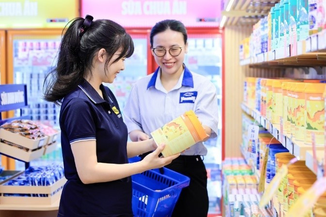 Các sản phẩm Vinamilk đến tay người tiêu dùng đều có thể truy xuất thông tin từ nguyên liệu đầu vào, quy trình sản xuất, đóng gói, vận chuyển đến điểm bán. Ảnh: Vi Nam vinamilk-4.jpg