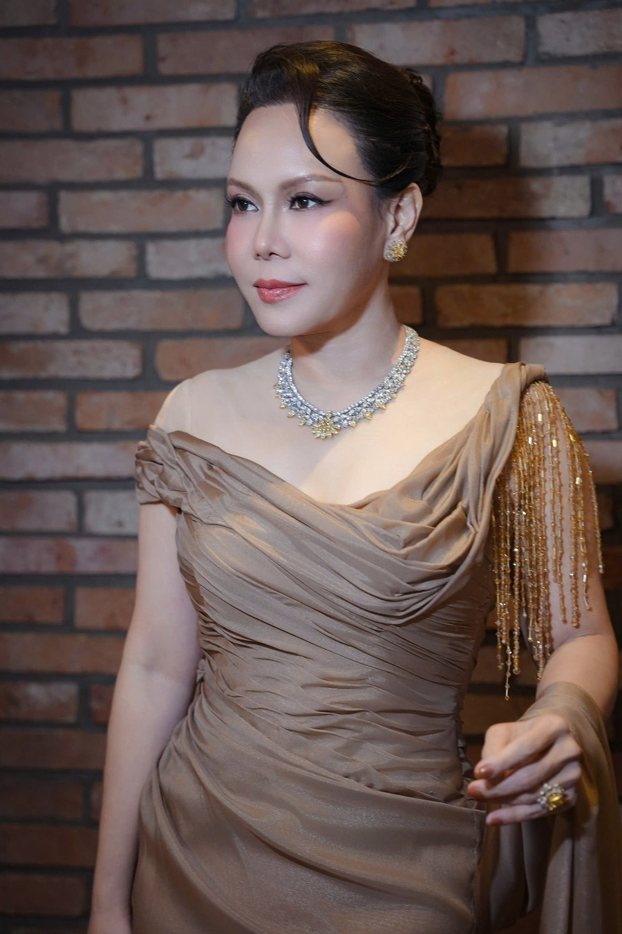 Tin đồn nghệ sĩ qua đời gây xôn xao mạng xã hội. viet-huong-2.jpg