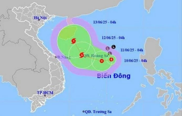 Áp thấp nhiệt đới đang hoạt động trên Biển Đông.