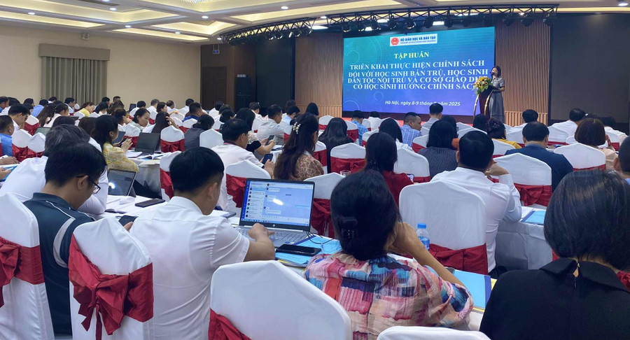 Bộ Giáo dục và Đào tạo tổ chức buổi tập huấn. tap-huan-2.jpg