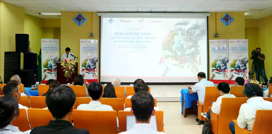Quang cảnh tọa đàm. (Ảnh: Lại Tấn) Quang cảnh tọa đàm. (Ảnh: Lại Tấn)