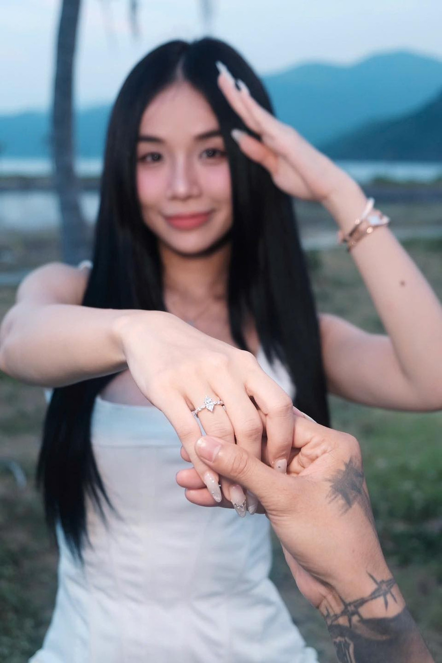 Vợ cũ Hoài Lâm được bạn trai là nam ca sĩ nổi tiếng cầu hôn. dat-g.jpg
